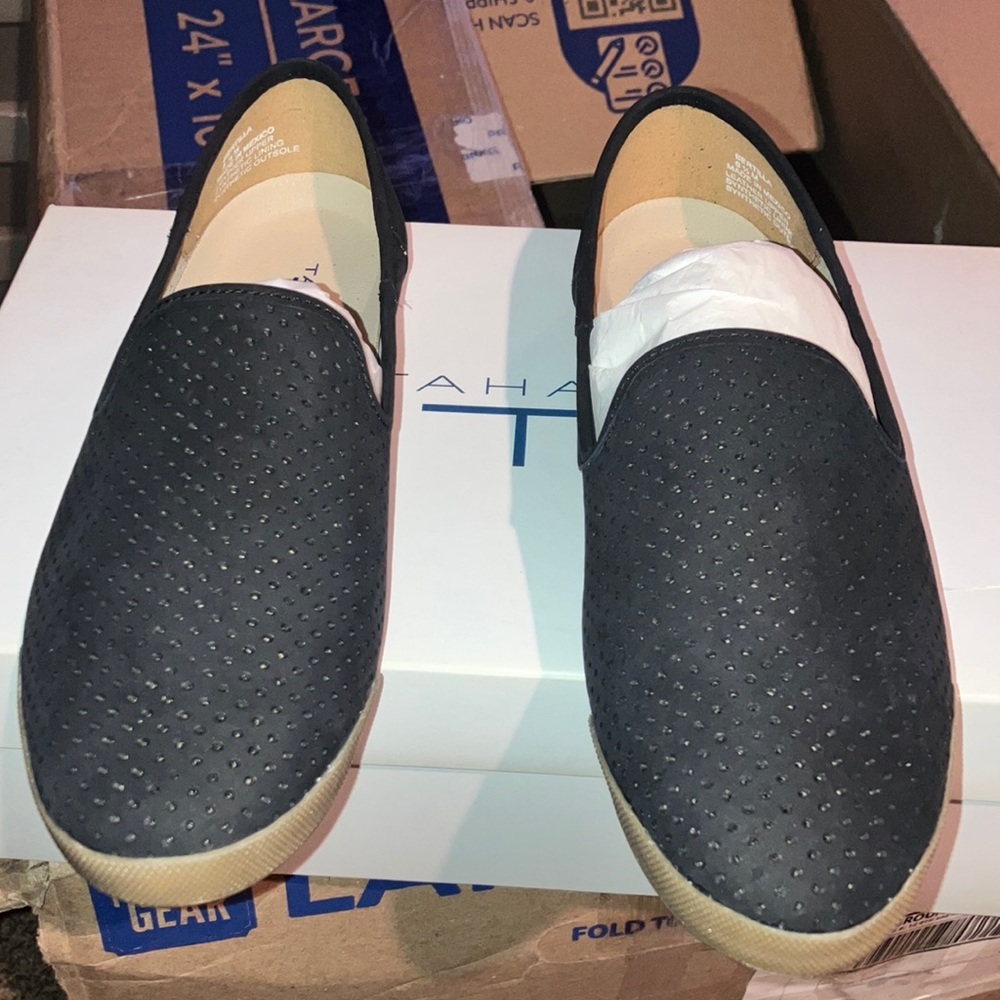 Tahari bertilla flats